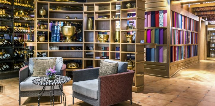 mercure-bangkok-sukhumvit-11-lobby-decoration-2