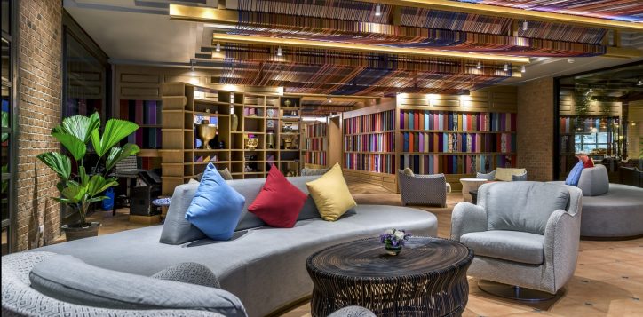 mercure-bangkok-sukhumvit-11-lobby-sofas-2