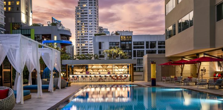 mercure-bangkok-sukhumvit-11-pool-side-night-2-2