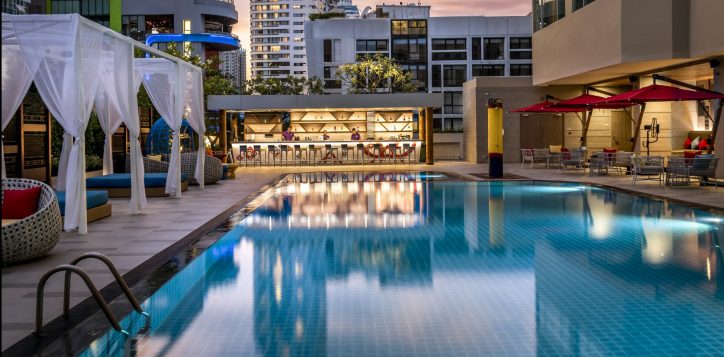 mercure-bangkok-sukhumvit-11-pool-side-night-2-2-2