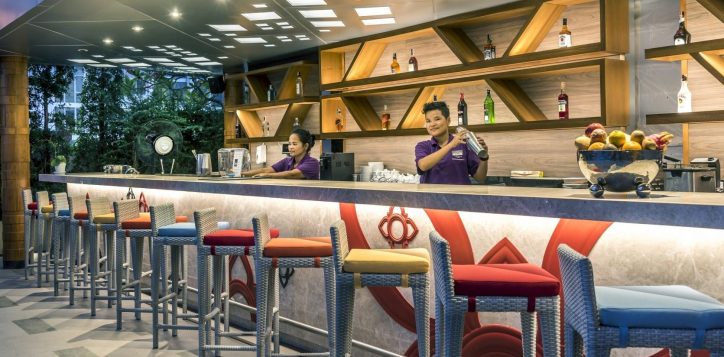 mercure-bangkok-sukhumvit-11-pool-side-night-2