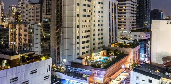 mercure-bangkok-sukhumvit-11-hotel-facade-night-2-2