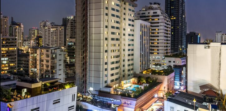 mercure-bangkok-sukhumvit-11-hotel-facade-night-2
