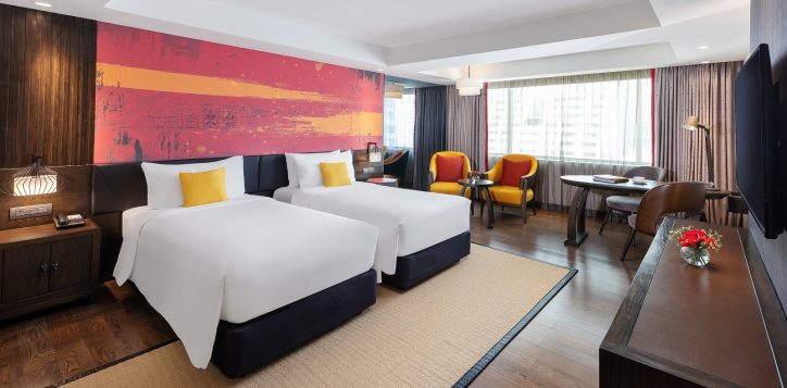 deluxe-with-bathtub-twin-beds-2